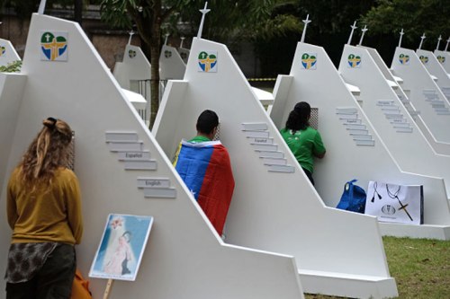 Confesonarios en la JMJ de Río de Janeiro, en 2013. Panorama móvil.